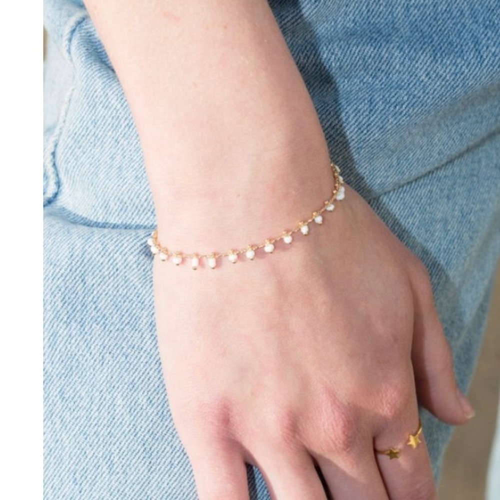 Brandy Melville white beaded bracelet NWT